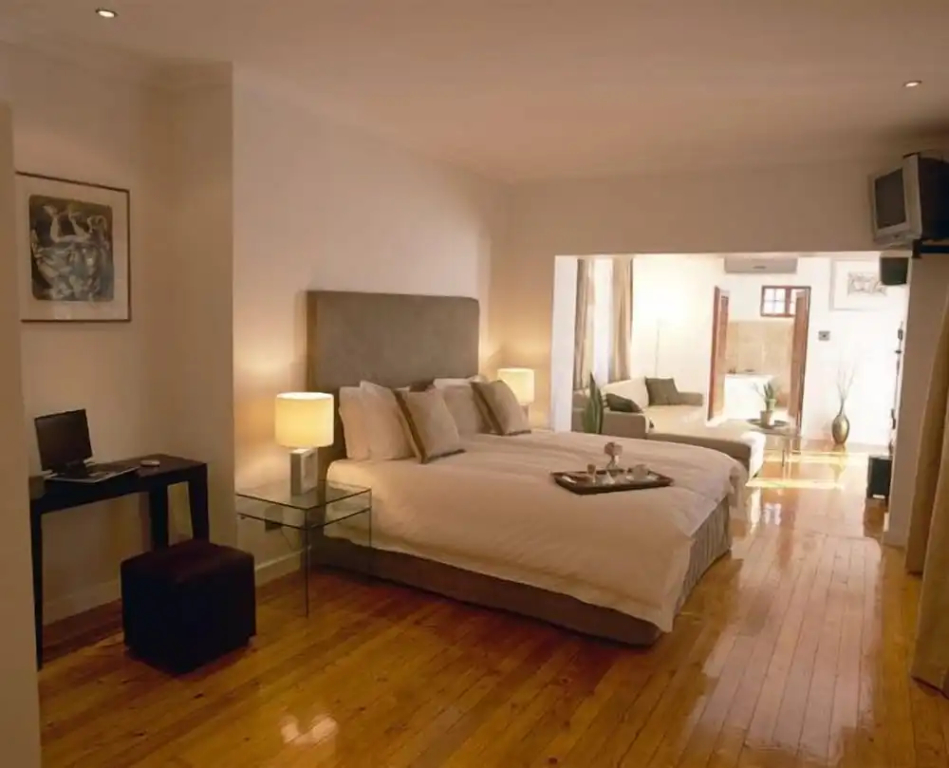 Double Suite full double bed