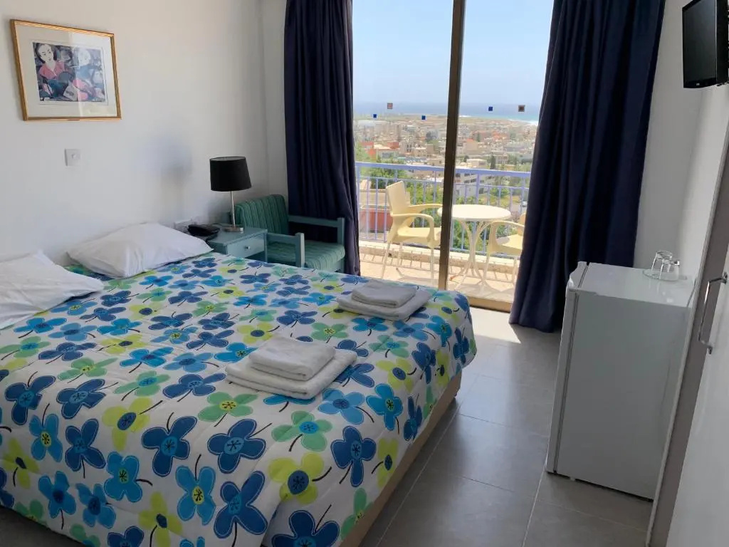 Double room with sea view (full double bed)