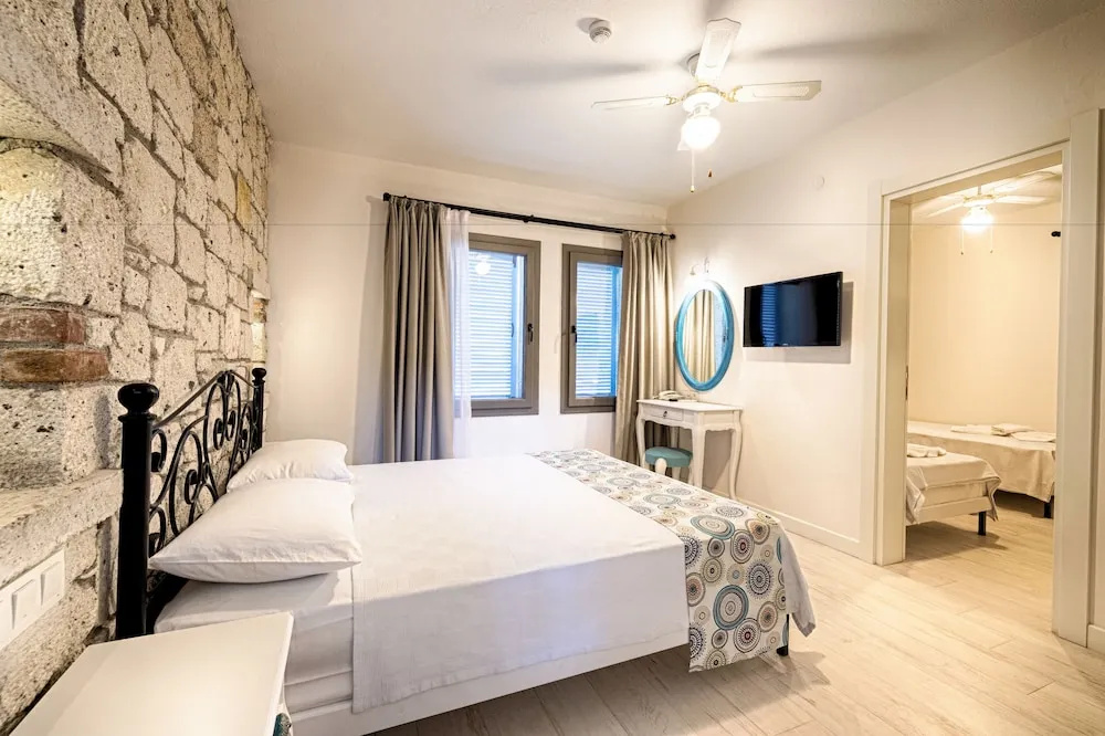 Deluxe Quadruple Suite