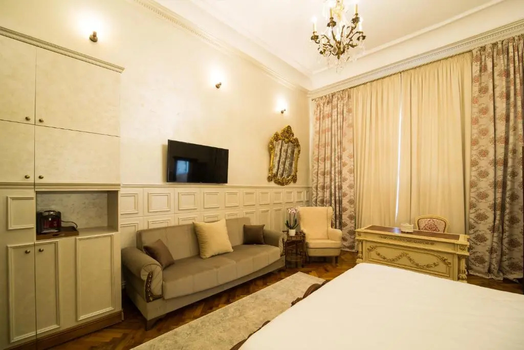 Deluxe Double room (full double bed)