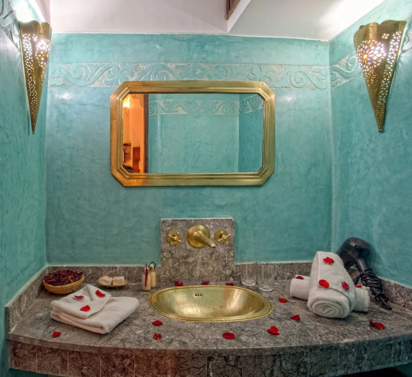Deluxe Double Suite (full double bed)