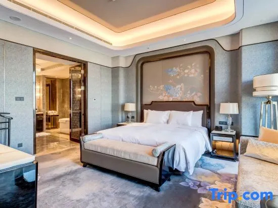 Deluxe Suite with garden view