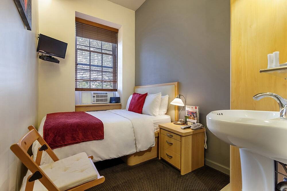 Colonial House Inn by null