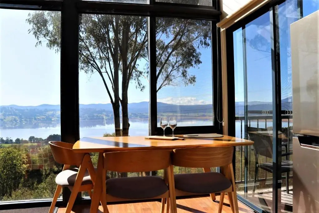 Apartment with lake view