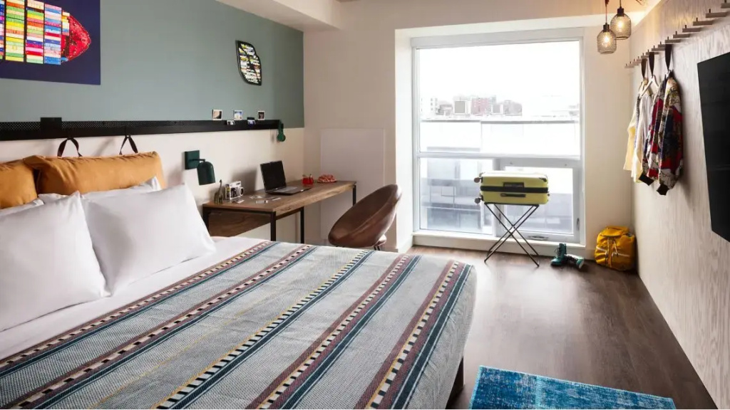 Double room (full double bed)