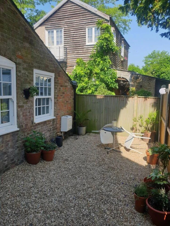 Stunning Coach House Apartment in Walmer Deal