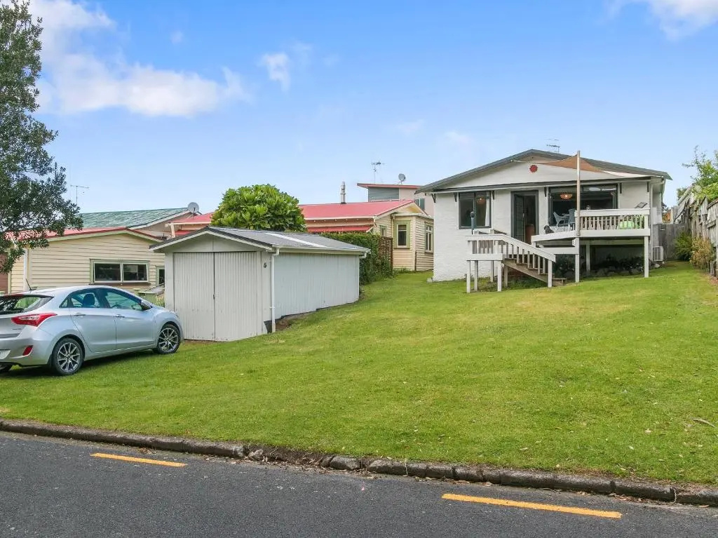 Beach Serene - Waihi Beach Bach