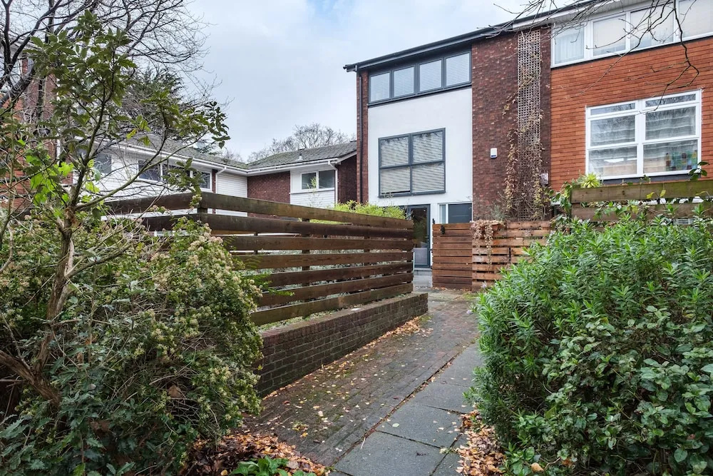 Contemporary Burntwood Grange Demeure - TFR