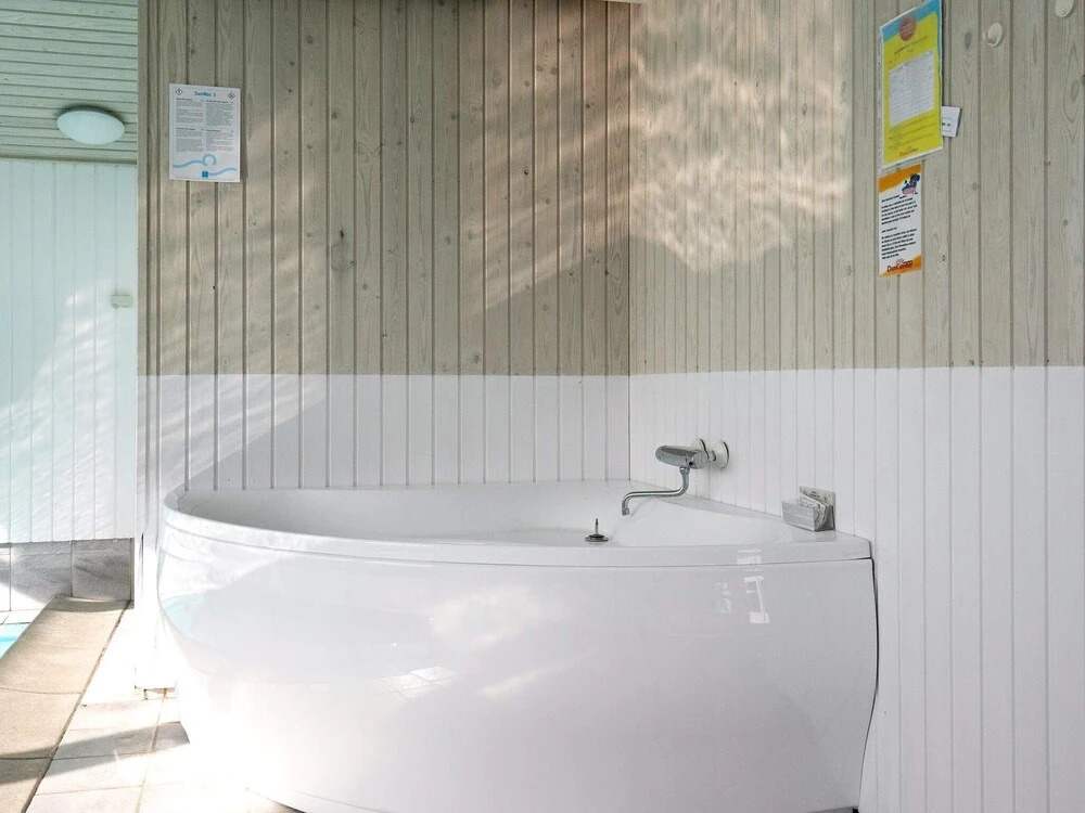 Charming Holiday Home in Løkken with Indoor Pool - фото 10