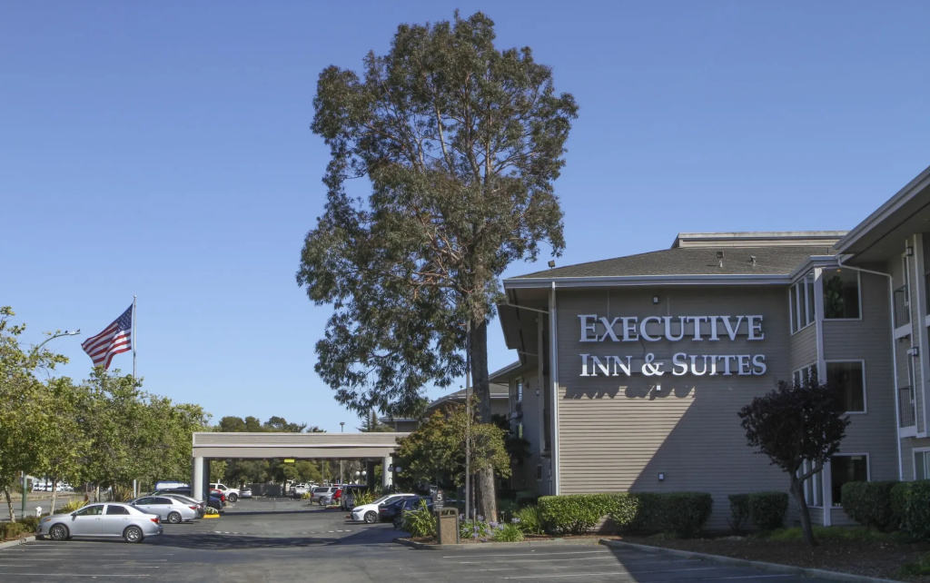 Executive Inn & Suites Embarcadero Cove: Фото объекта из Shelterz
