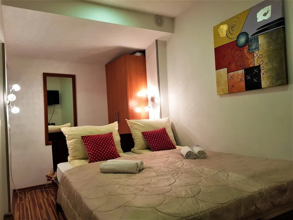 1 Bedroom Economy Double Basement room (full double bed)