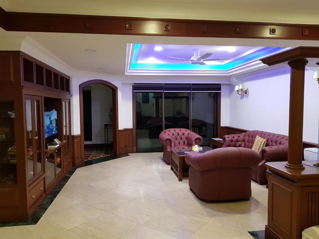 Marina Court Luxury Penthouse