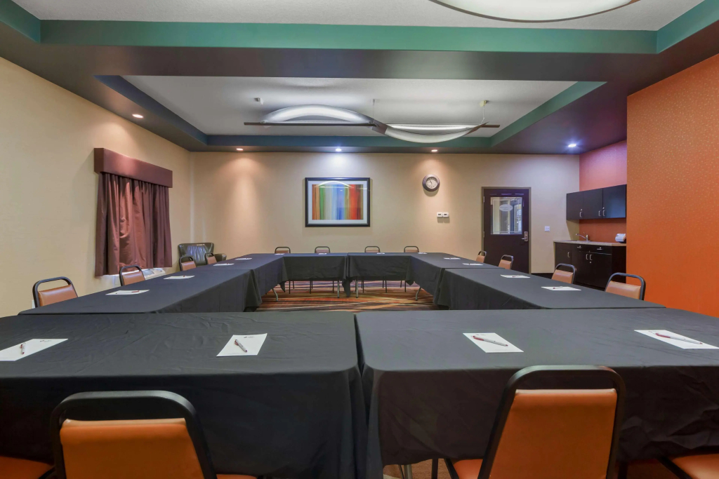 Best Western Plus Sherwood Park Inn & Suites - фото 24