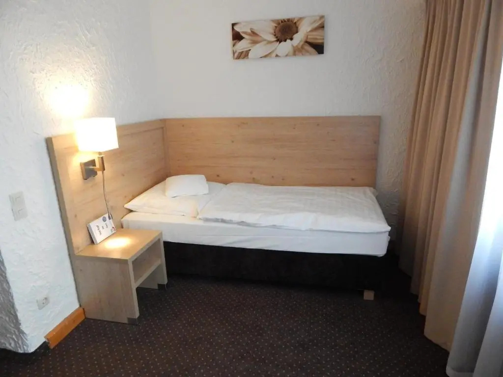 Land Gut Hotel Zum Alten Forsthaus - Chambres