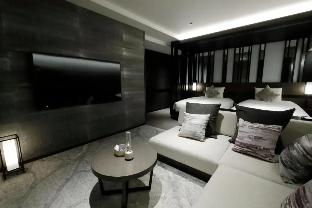Deluxe with Open-air Bath East Wing Double Western Style room (twin beds)