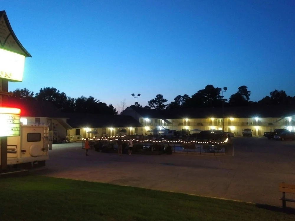 Carolyn's Ozark Swiss Inn