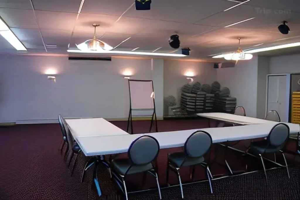 Econo Lodge - фото 11
