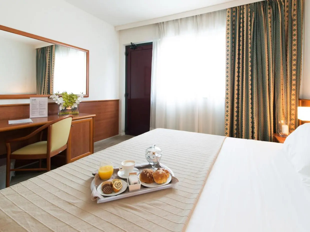 Standard Double room (full double bed)