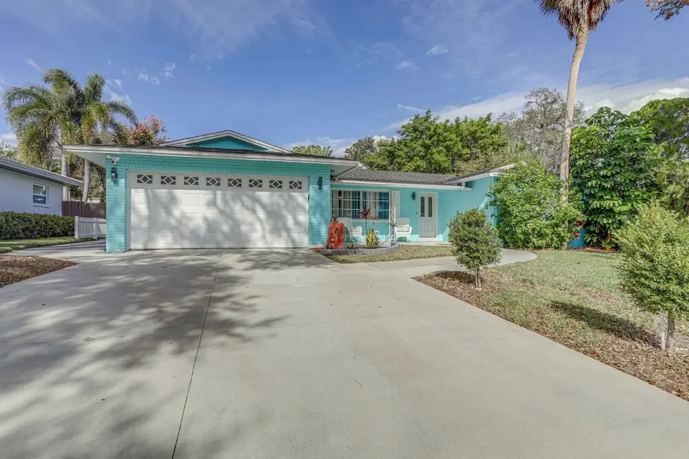 Largo Family Oasis: Private Pool & Hot Tub!