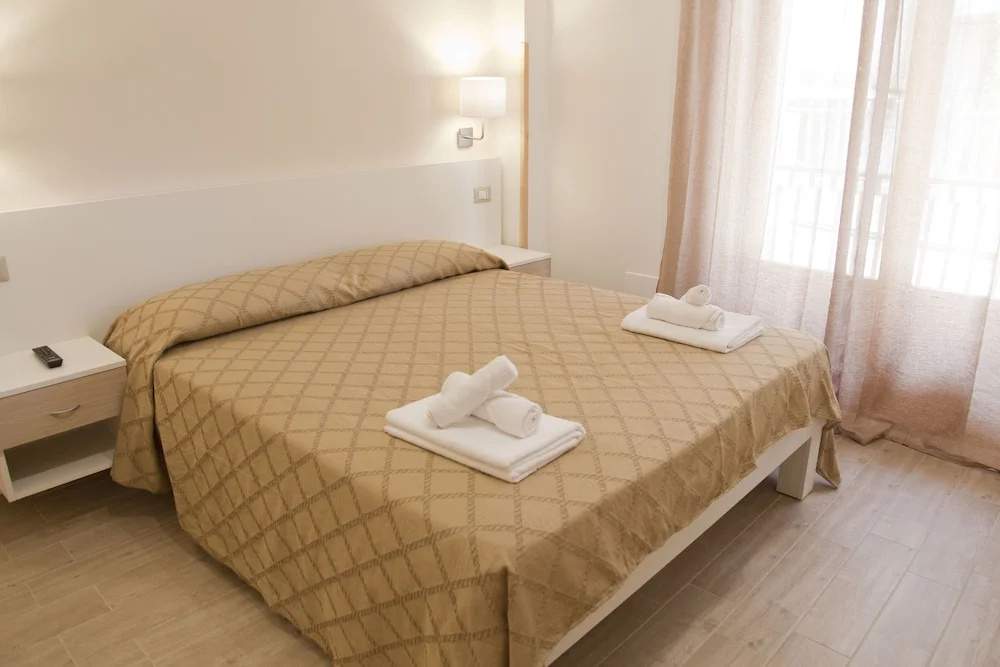 Superior Double room with balcony (full double bed)