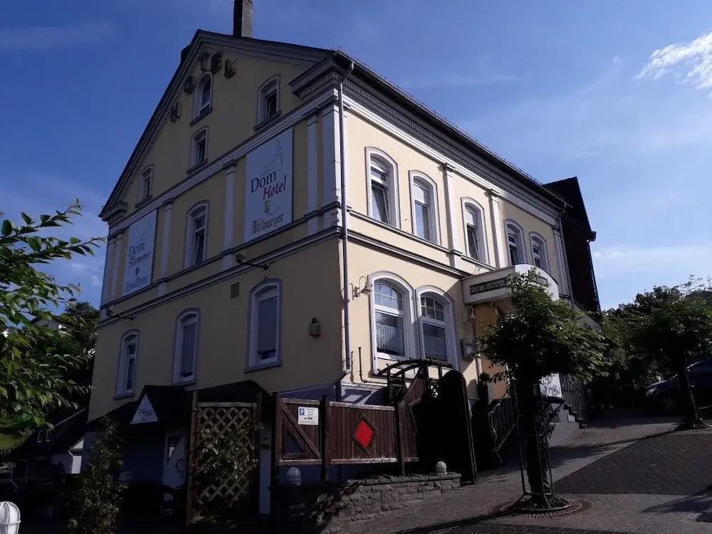 Dom Hotel