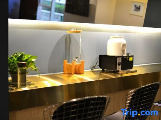 Food & Beverage