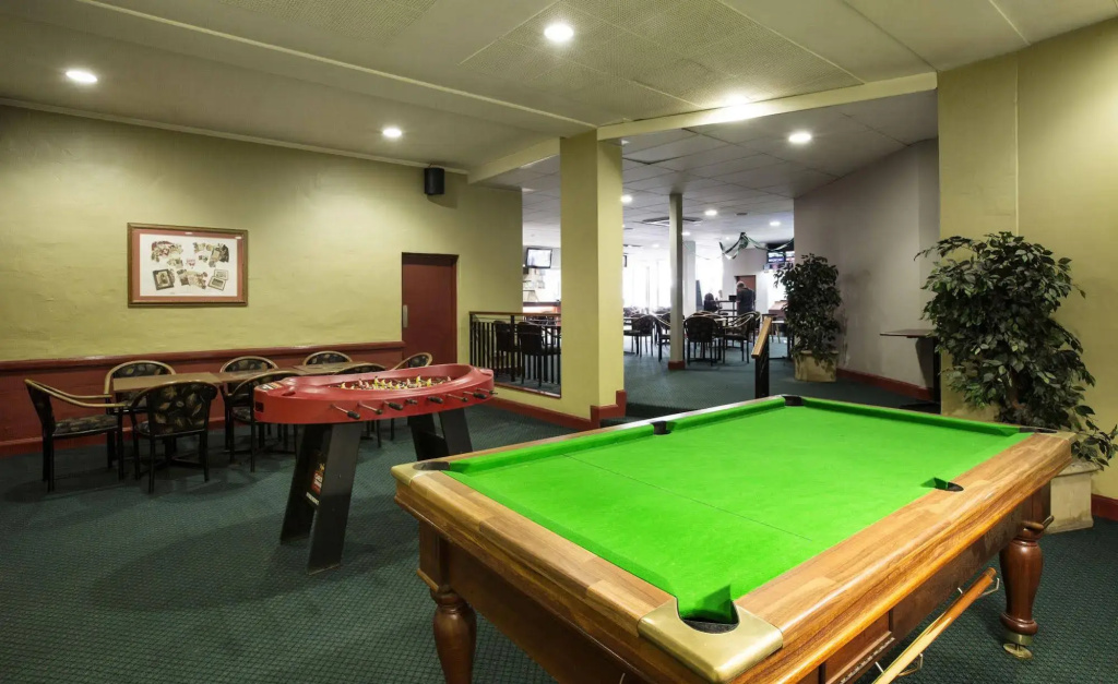 Villawood Hotel - Général