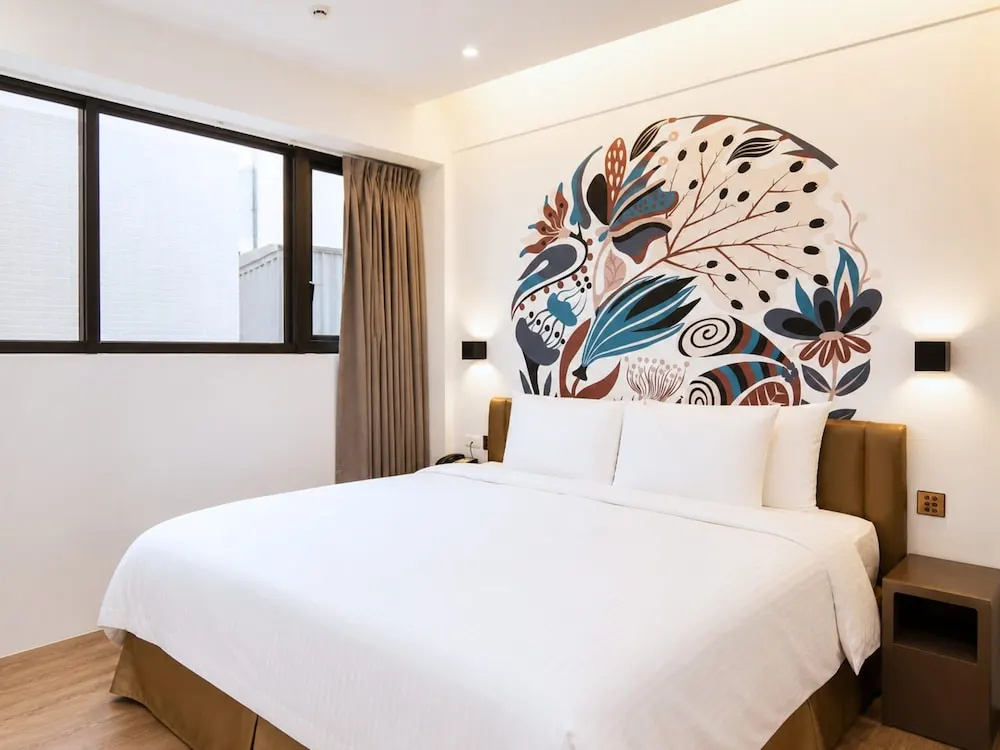 Deluxe Double room with city view (full double bed)