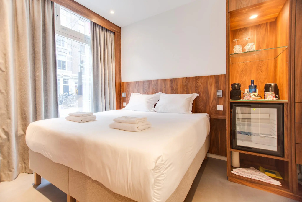 Deluxe Double room (full double bed)