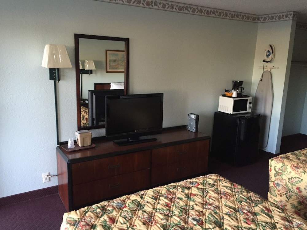 Budget Inn — 5