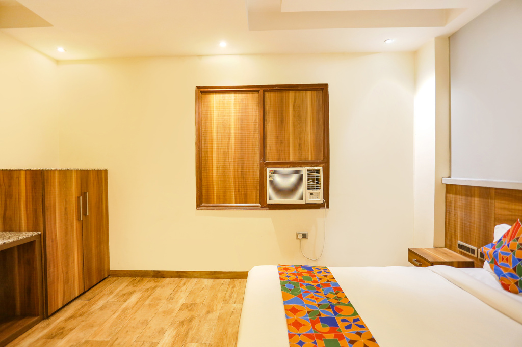 Fabhotel Royal Touch