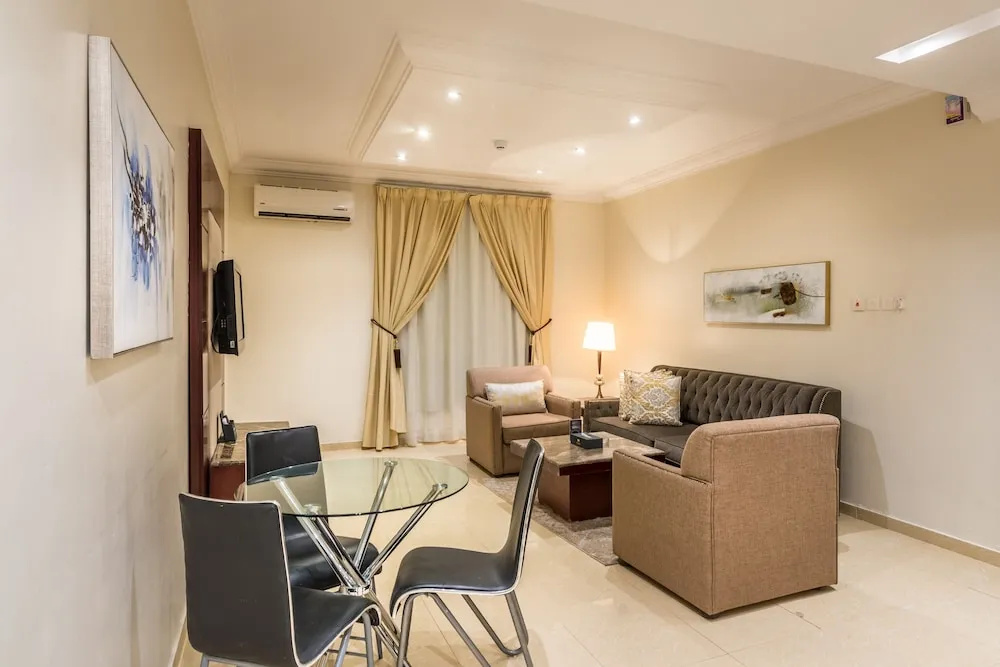 1 Bedroom Apartment