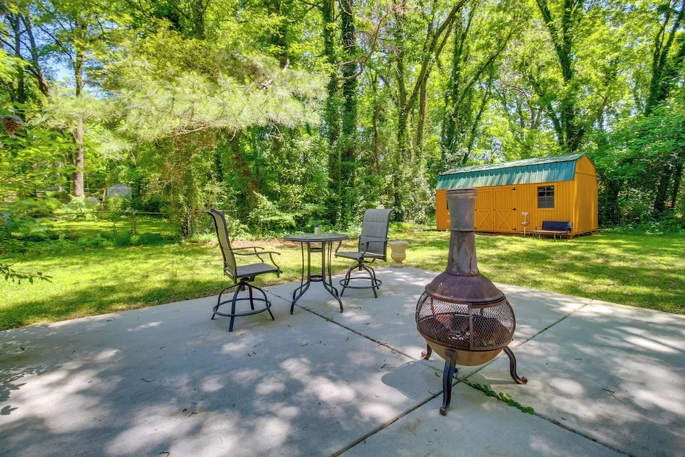3 Mi to The Battery! Home w/ Spacious Backyard