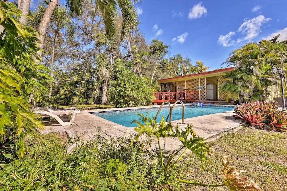 Quaint Central Miami Bungalow: 10 Mi to Mid-beach!