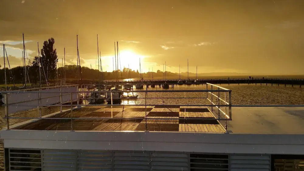 Hausboot Charlotte im Hafen in Ribnitz-damgarten