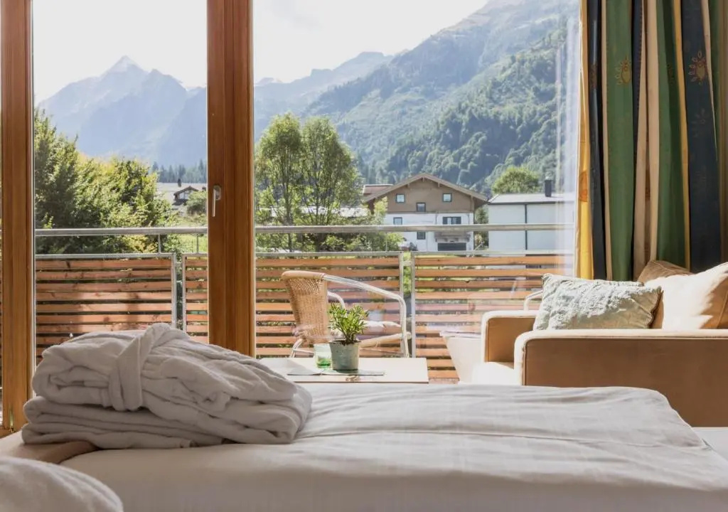 Standard Double room with balcony (full double bed)