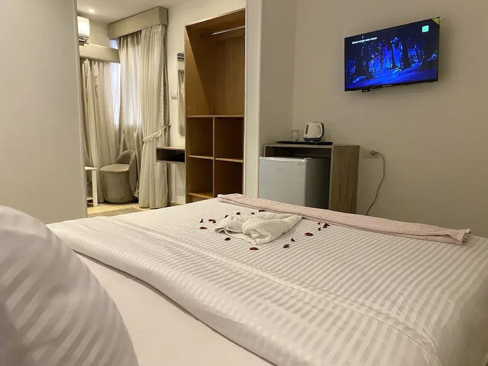 Seven Pyramids Inn - фото 2