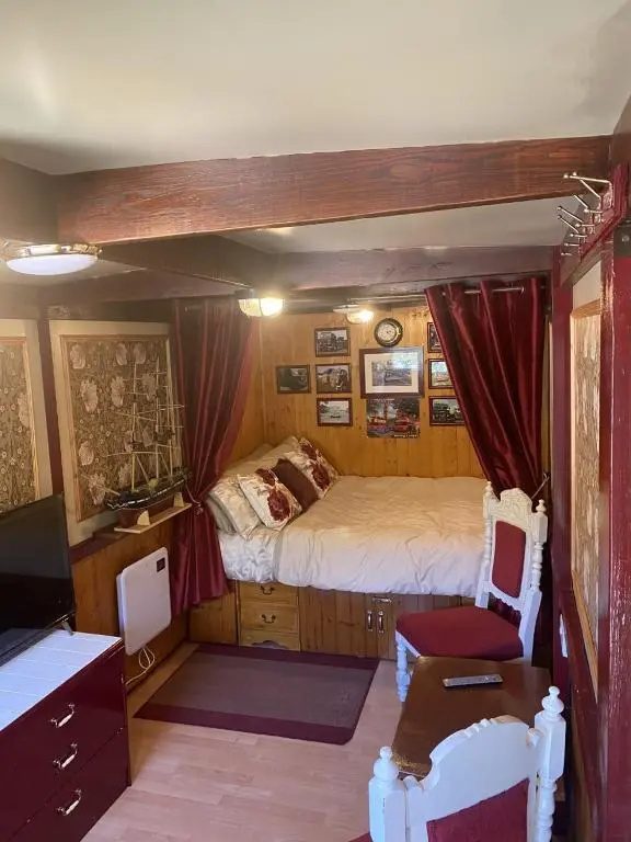 Rare 1954 Renovated Vintage Lorry - Costal Location (Adults Only)