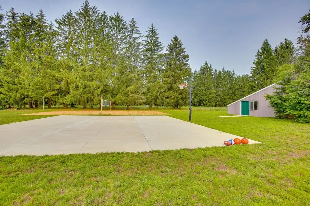 Charming Cadillac Retreat w/ Private Hot Tub!
