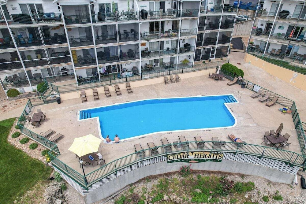 Lakefront Condo w/ 3 Pools, Boat Slip & Patio Views at 13mm of the BIg Niangua