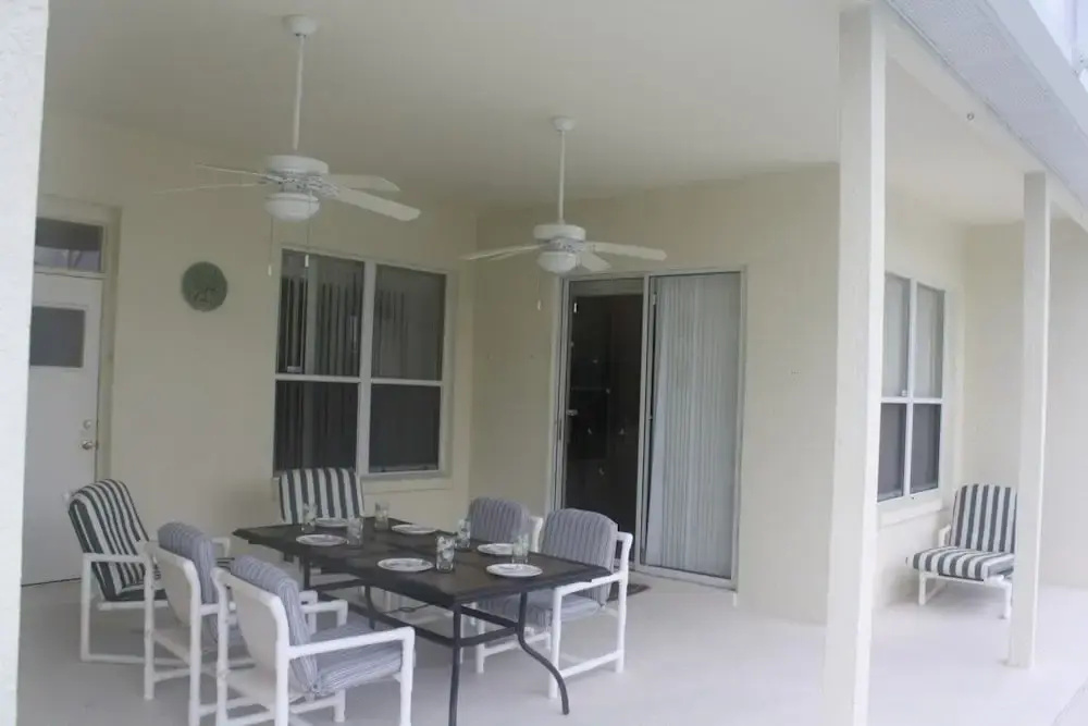 Hampton Lakes Villa 5 Bedroom Home