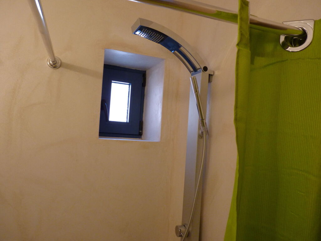 Ilianthos Apartments & Studios 