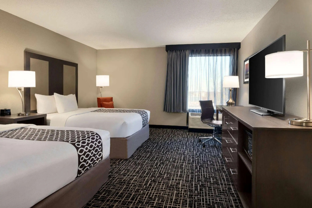 La Quinta Inn & Suites by Wyndham St Louis Route 66 - Chambres