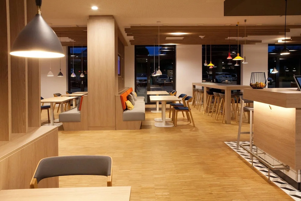Lobby & Reception