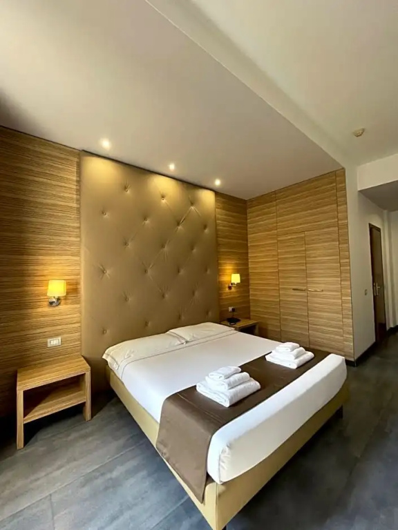 Deluxe Double room (full double bed)