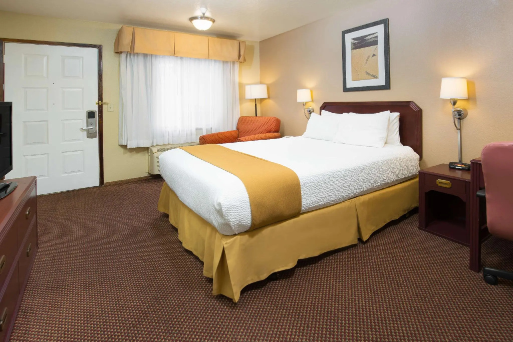 Standard Double room (full double bed)