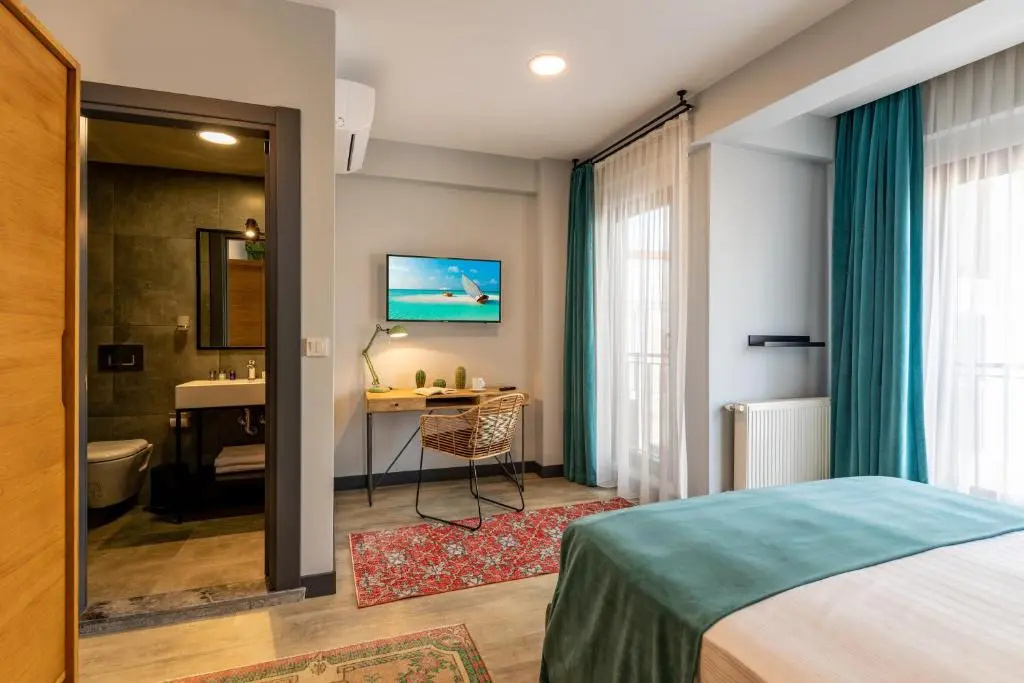 Green Parrot Hotel — фото