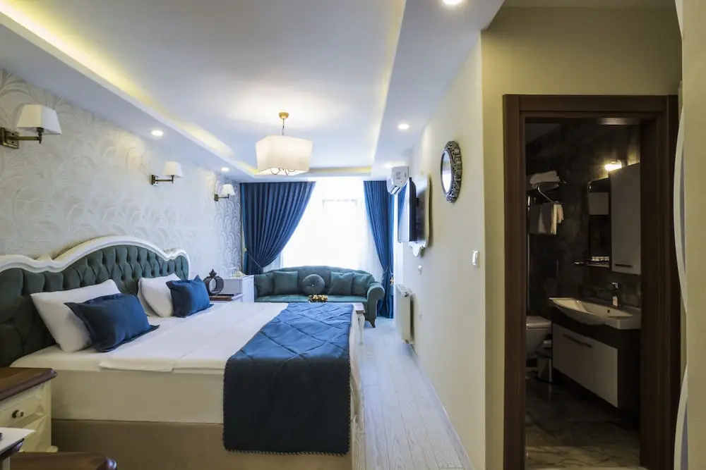 Double Junior Suite with balcony (full double bed)