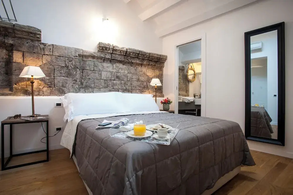 Deluxe Double room (full double bed)