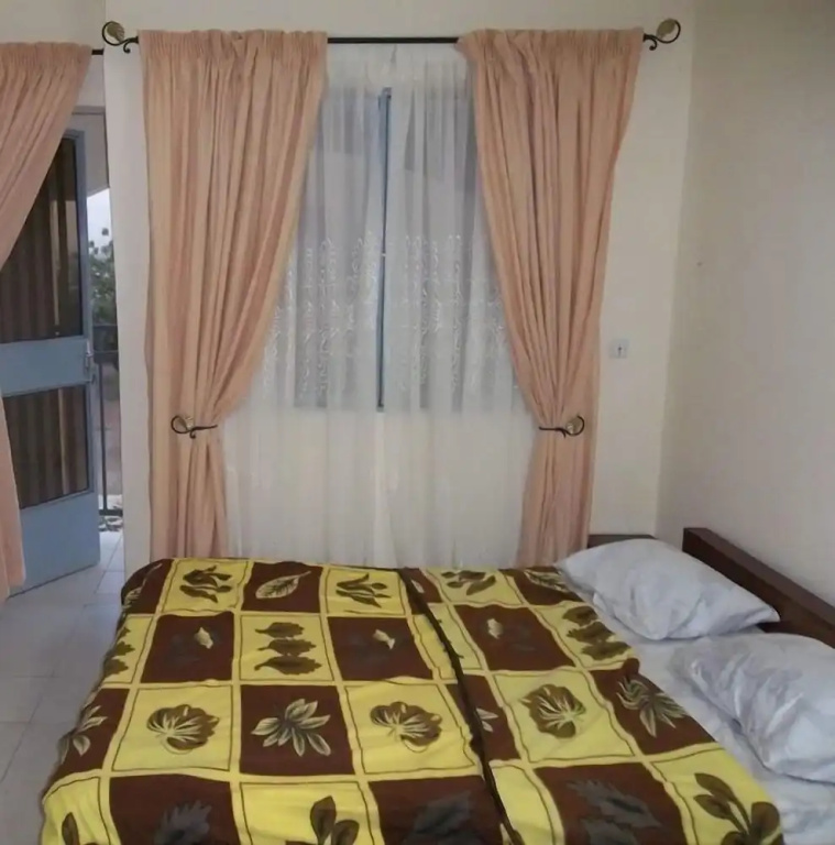 Deluxe Double room (full double bed)